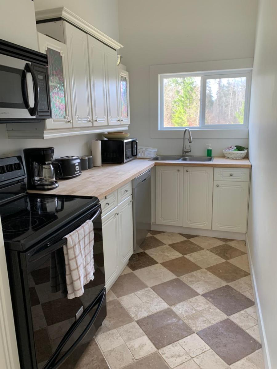 Country home, Sleeps 6 pets friendly - Housity