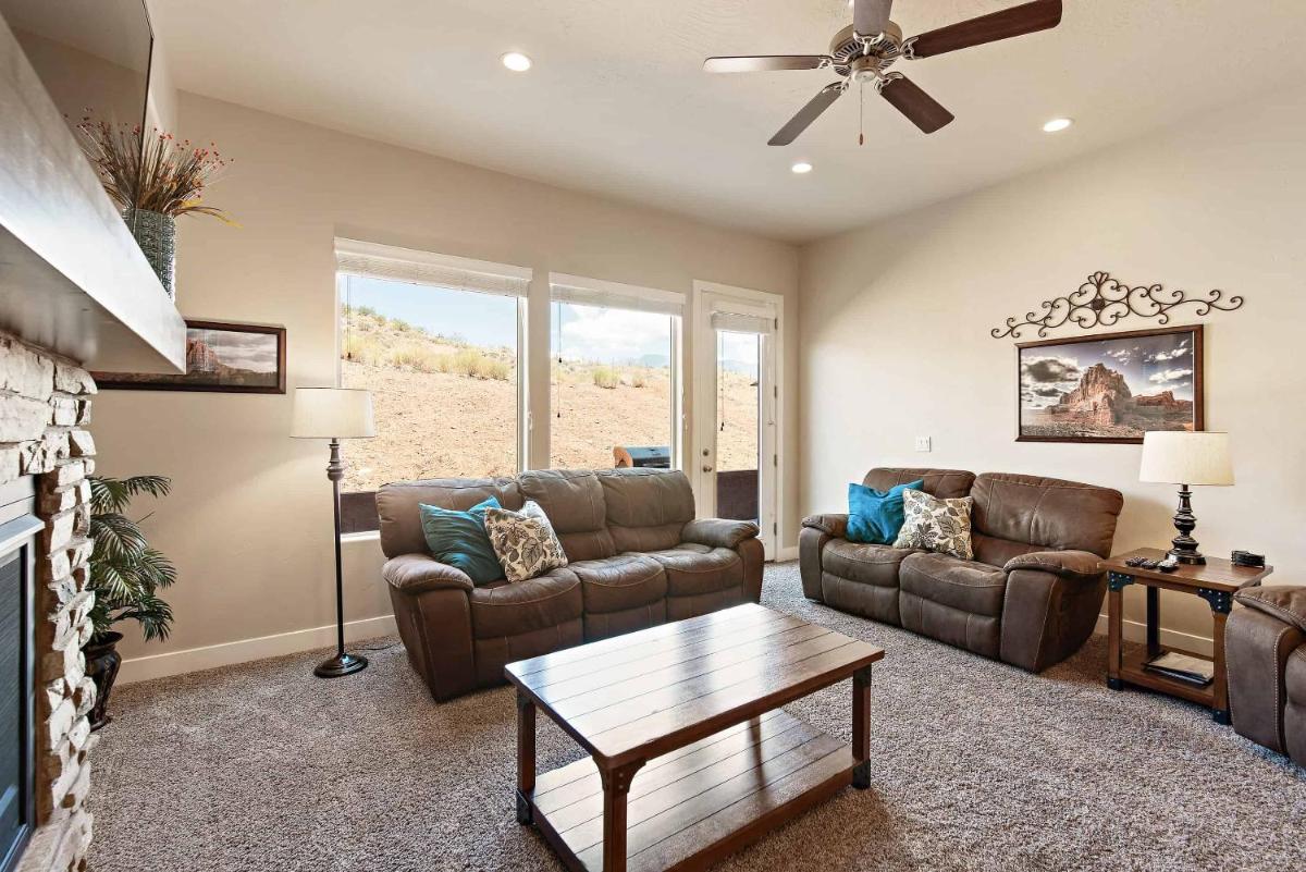 Good Day Sunshine townhouse - Housity