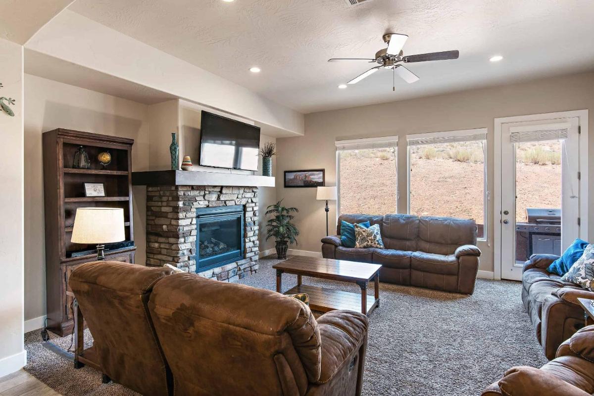 Good Day Sunshine townhouse - Housity