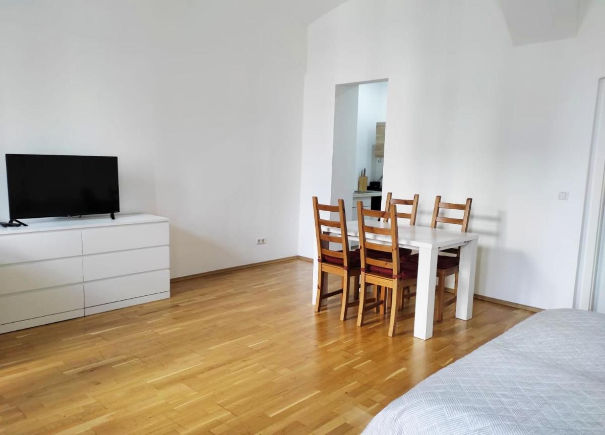 Lovely Modern Historical 1-Bedroom - Housity
