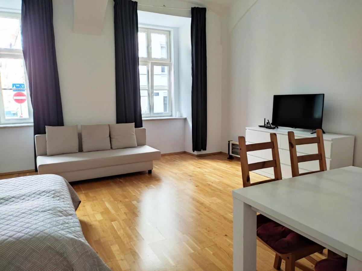 Lovely Modern Historical 1-Bedroom - Housity