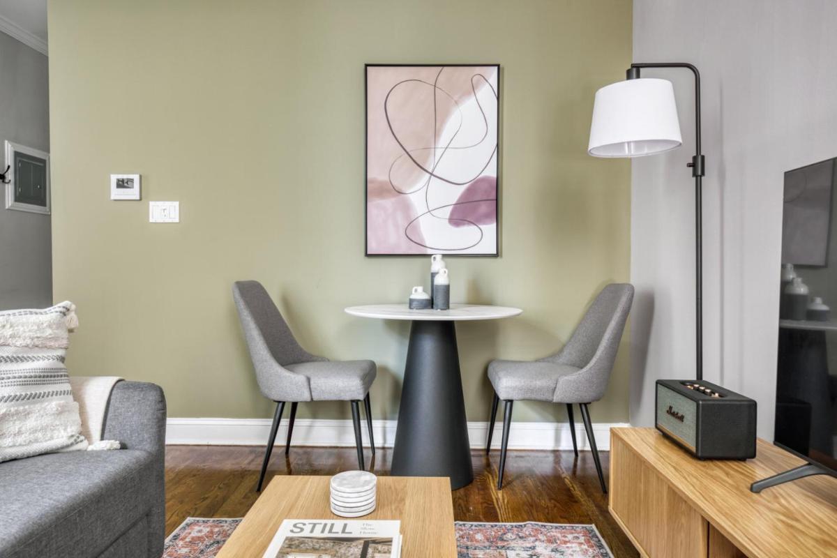 East Village 1br w wd nr Stuyvesant Park NYC-923 - Housity