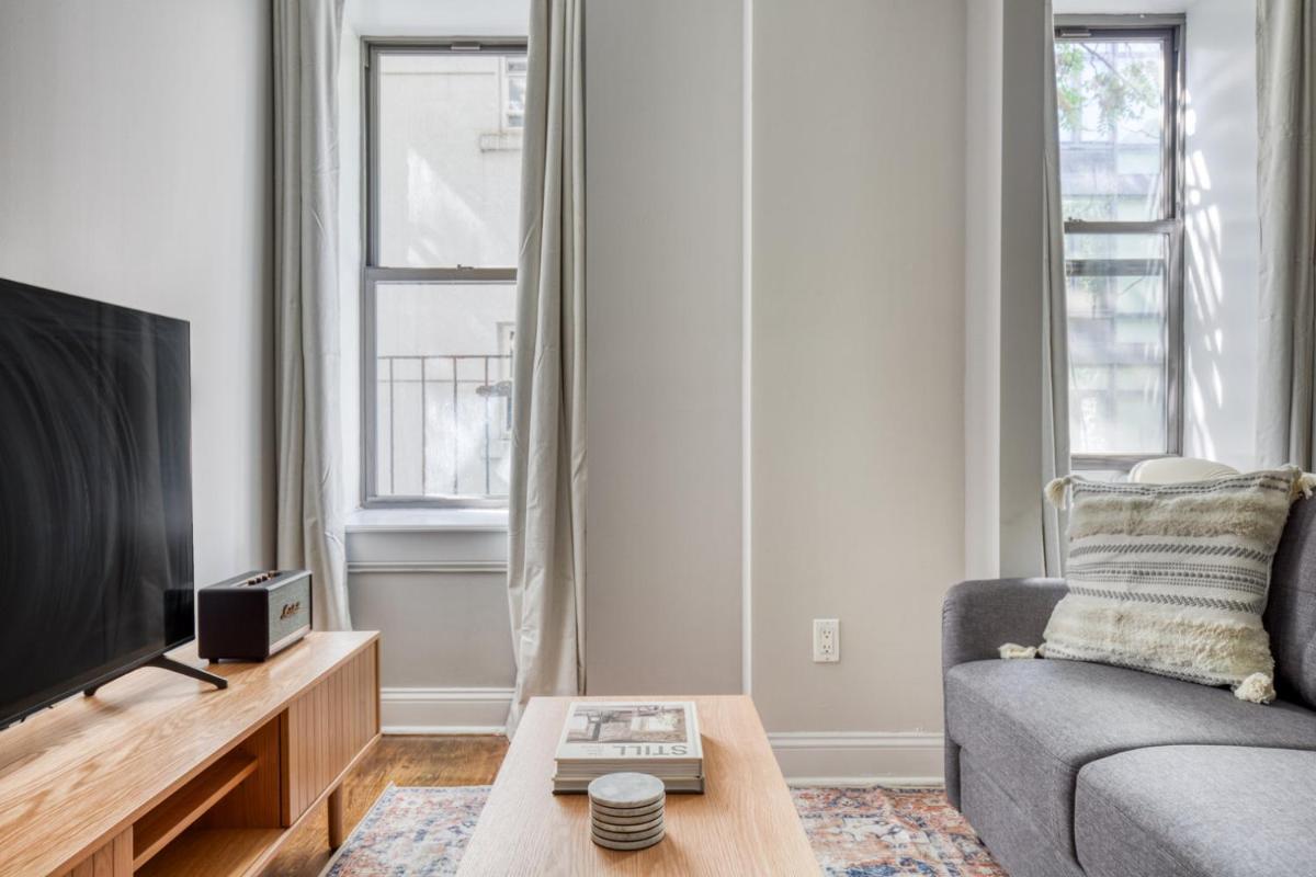 East Village 1br w wd nr Stuyvesant Park NYC-923 - Housity