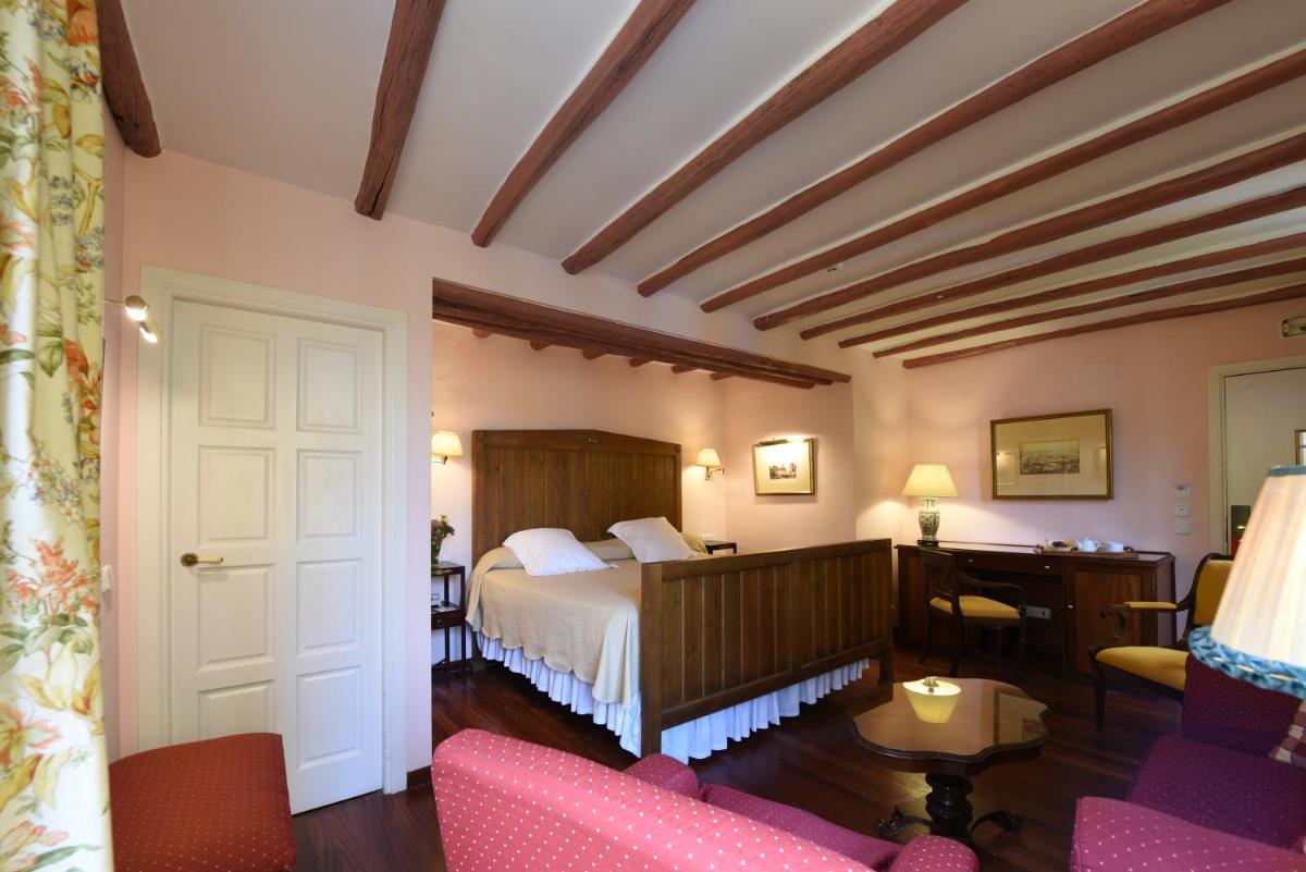 Cama o camas de una habitación en Hotel Las Casas de la Judería