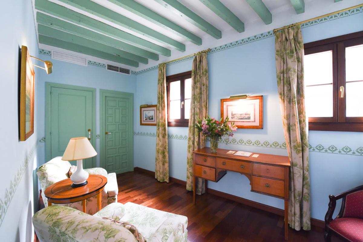 Cama o camas de una habitación en Hotel Las Casas de la Judería