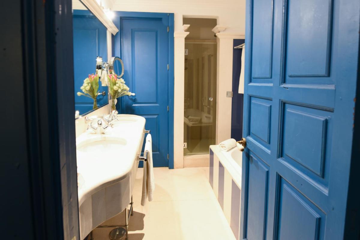 Un baño de Hotel Las Casas de la Judería