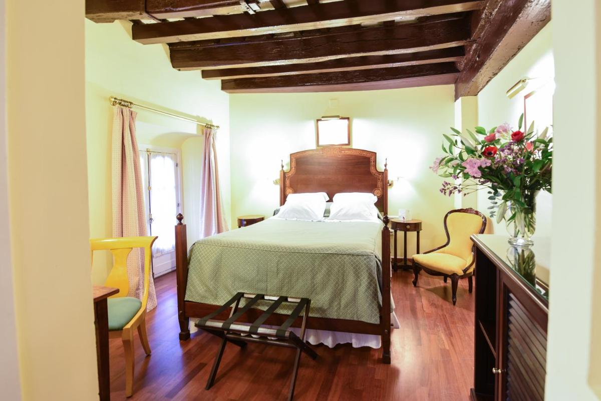 Cama o camas de una habitación en Hotel Las Casas de la Judería