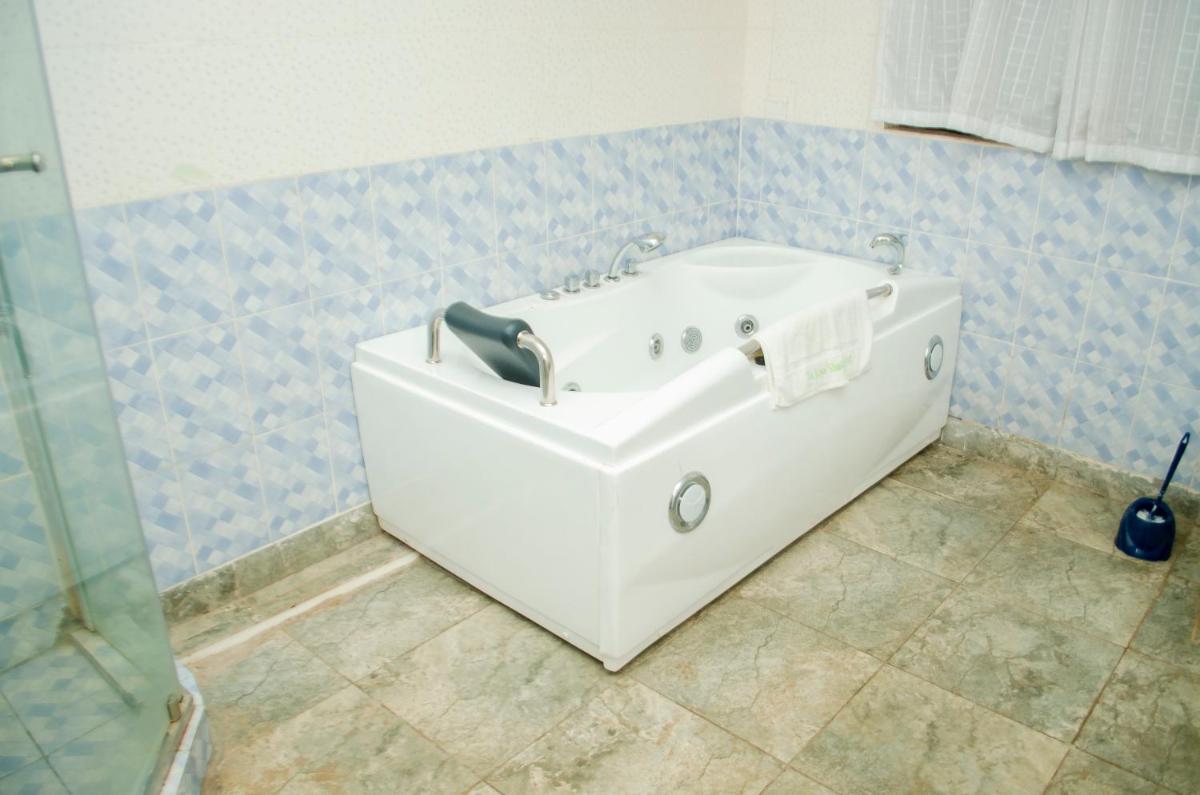 ROYAL SHALOM HOTEL - Housity