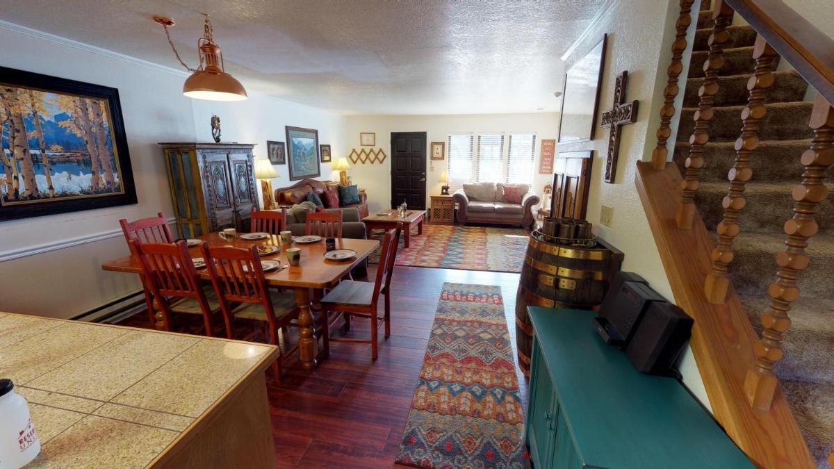 Claim Jumper 8 Townhouse With High Speed Wifi - Housity