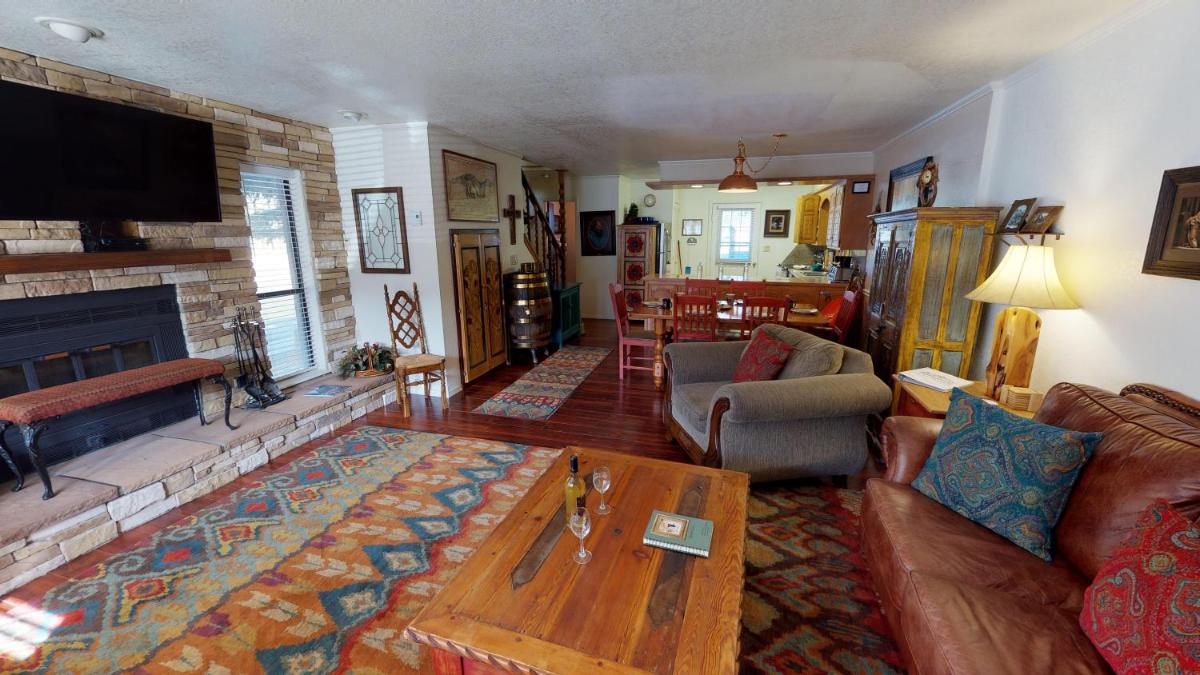 Claim Jumper 8 Townhouse With High Speed Wifi - Housity