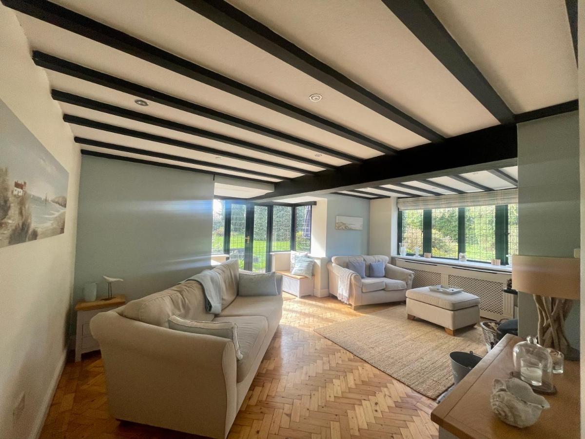 Thornton House Private Country House Thornton Hough Entire House sleeps 6 - Housity