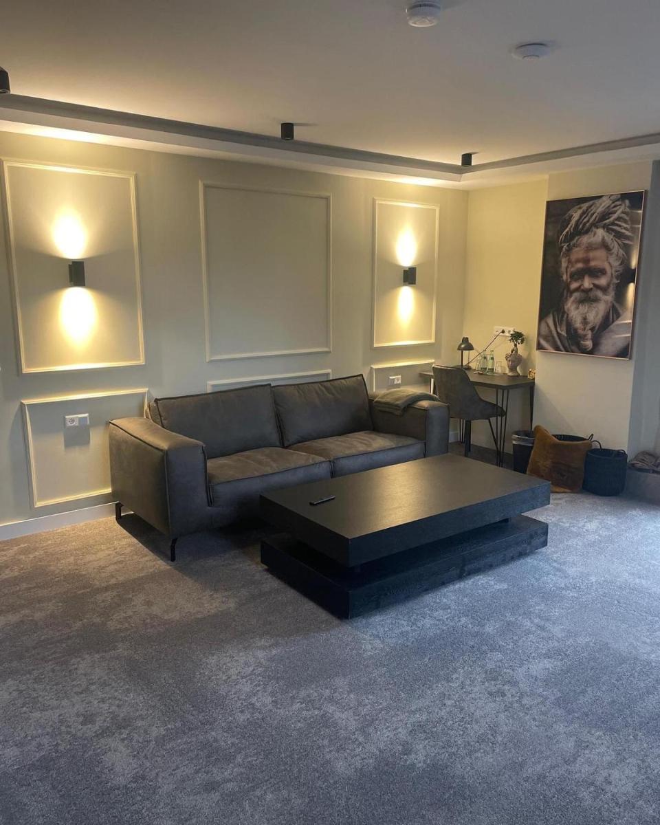 3 Monkeys Hotel - Housity