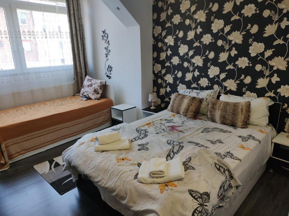 white black rooms - Housity