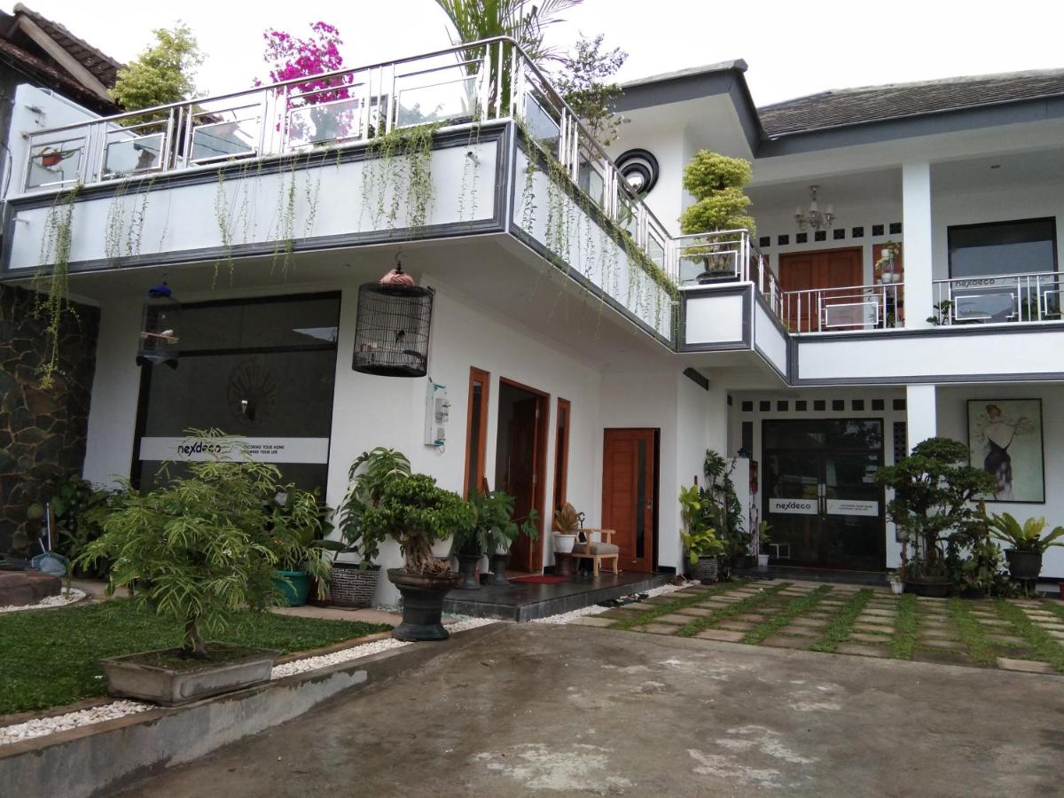 Nexdeco House Homestay Syariah Solo - Housity