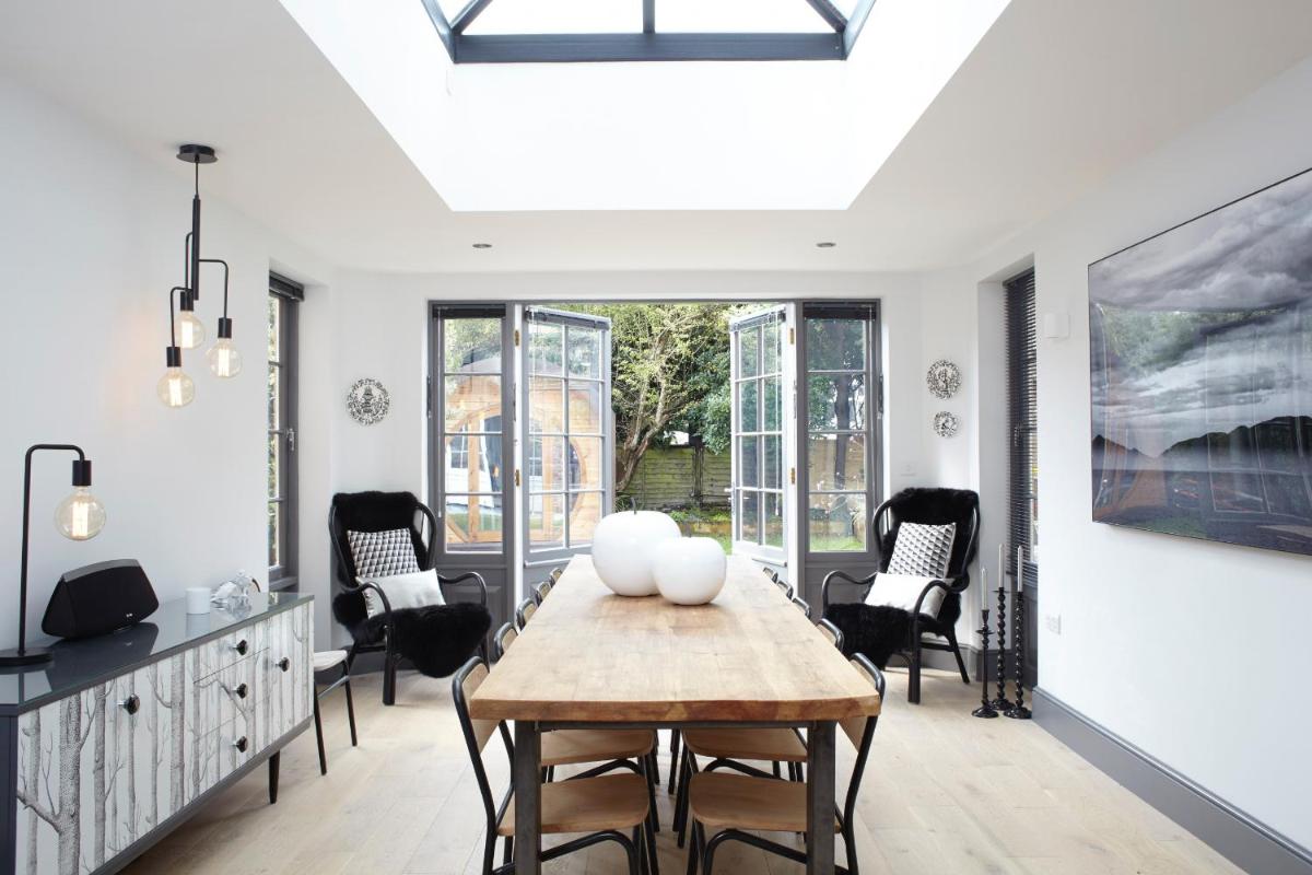 Gothic Cottage - Housity