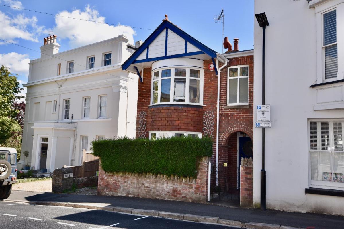 Anchor Down Cottage the perfect seaside retreat sleeps 4 beach 2 mins - Housity