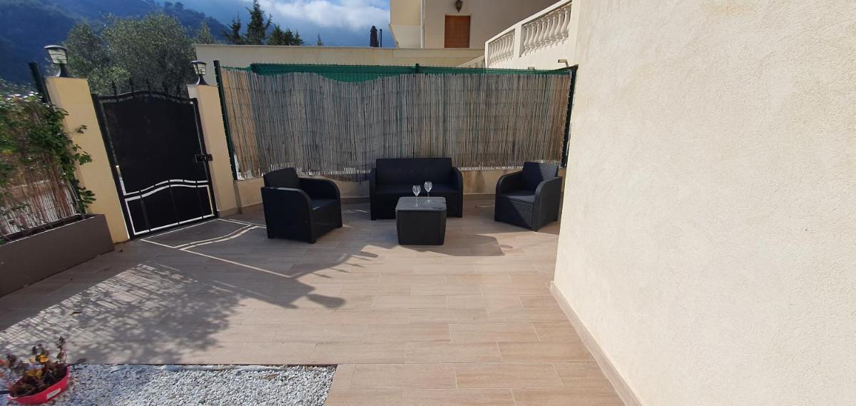 Villa 2km de la mer, proche monaco, au calme - Housity