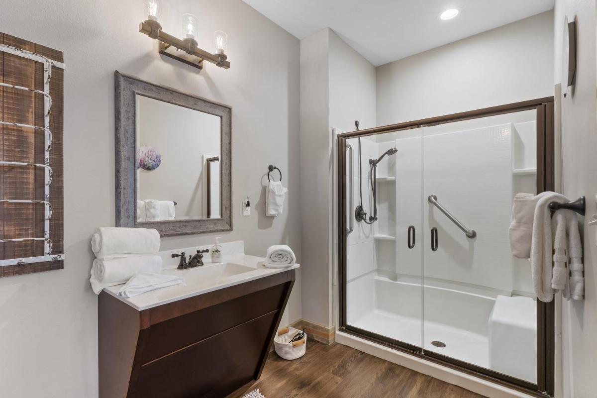Lakefront Haven home - Housity