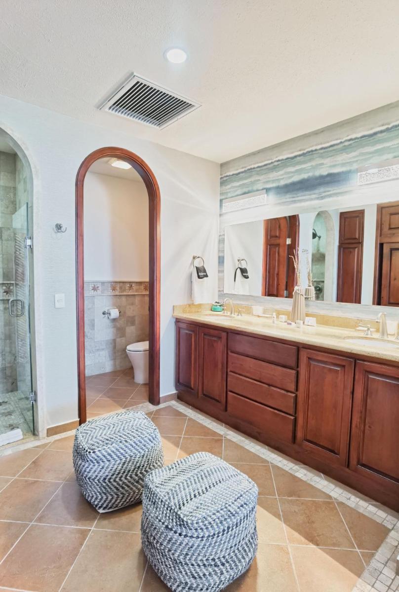 Casa Blanca Golf Villas - Housity
