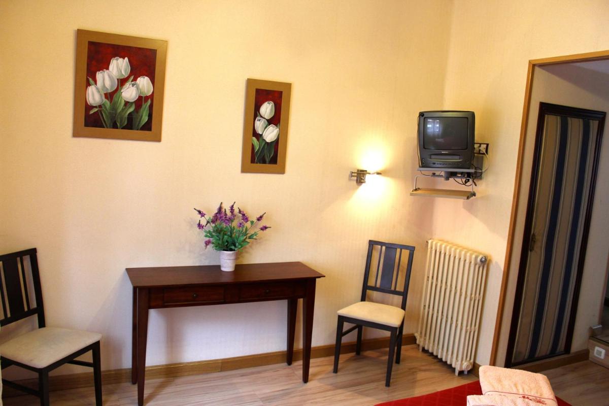 Hostal De La Torre Hostal Economico - Housity