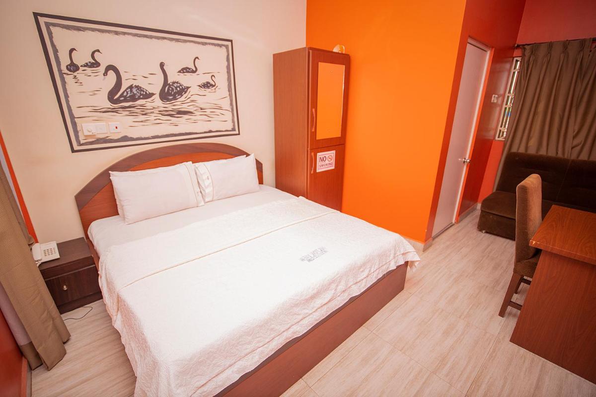 Hilton View Hotel - Housity