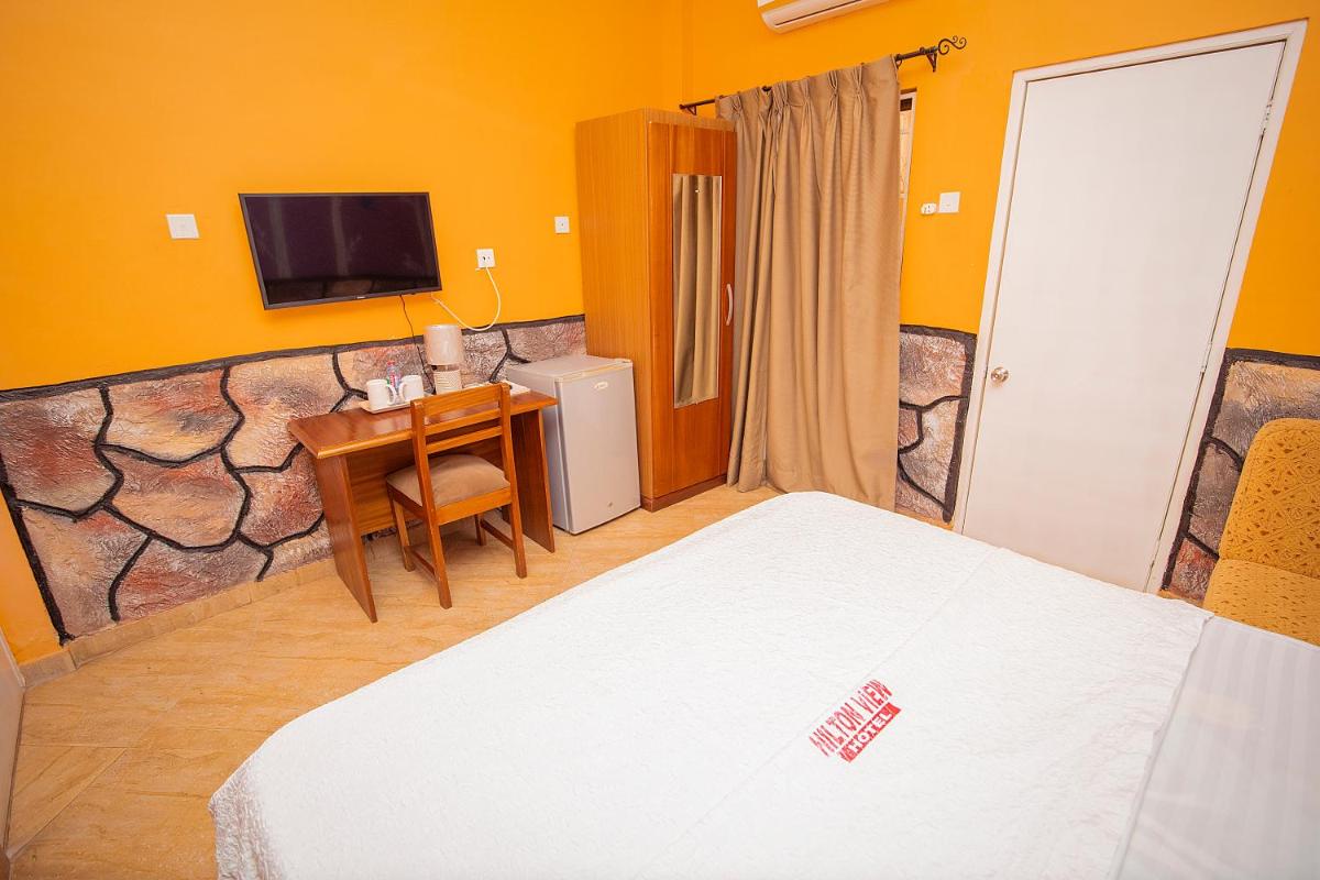 Hilton View Hotel - Housity