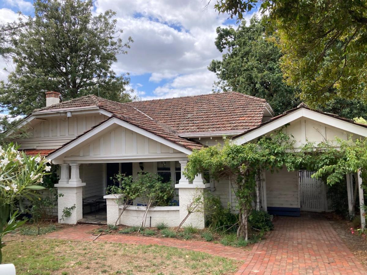 UnitA 2-bedroom unit Bigbackyard & your own driveway - Housity