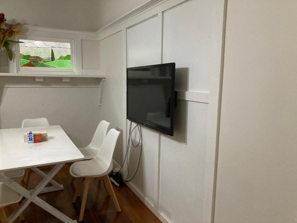 UnitA 2-bedroom unit Bigbackyard & your own driveway - Housity