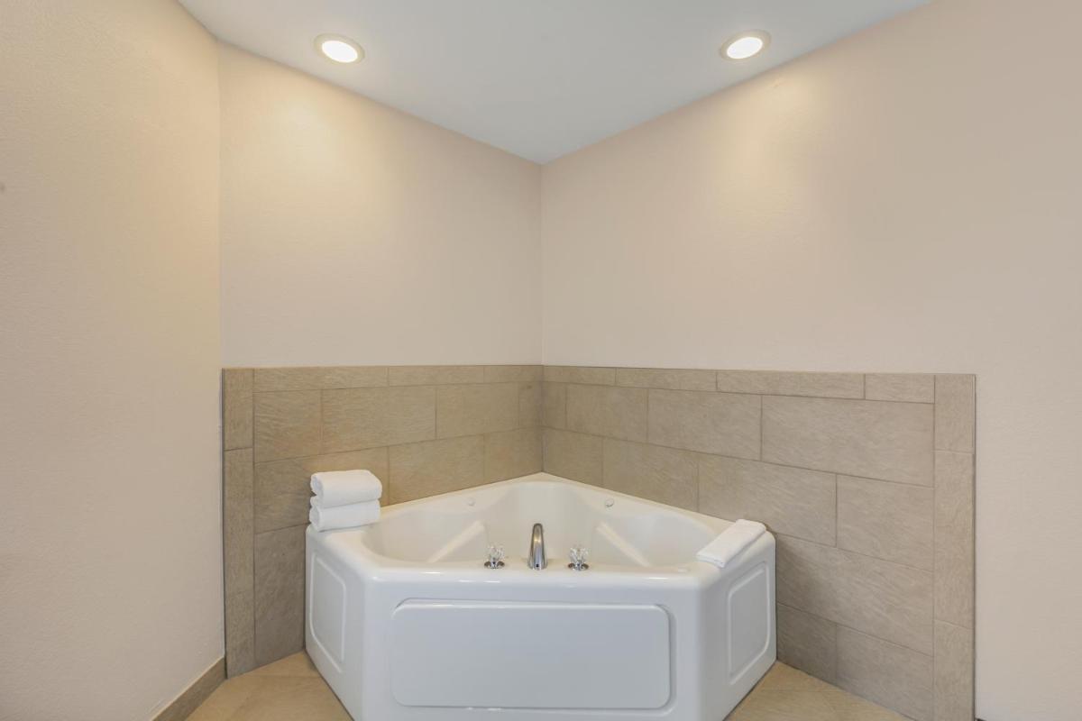 Country Inn & Suites by Radisson, Elk Grove Village-Itasca - Housity