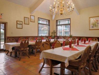 Merced Inn & Suites - Housity