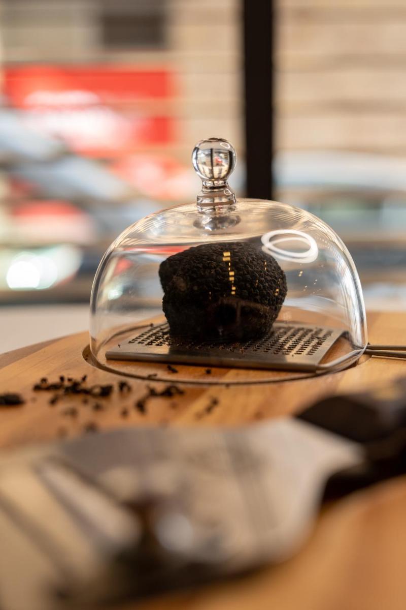 Utensilios para hacer té y café en Hotel La Trufa Negra