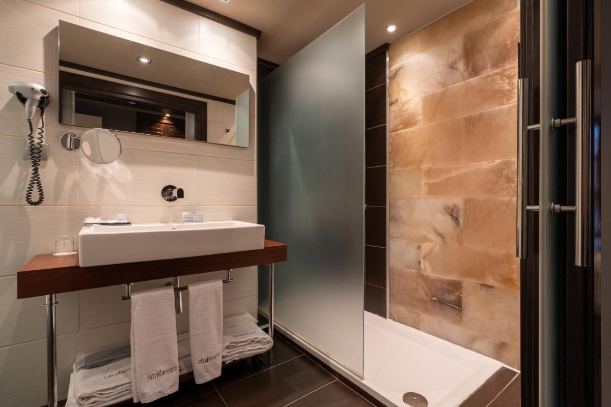 Un baño de Hotel La Trufa Negra