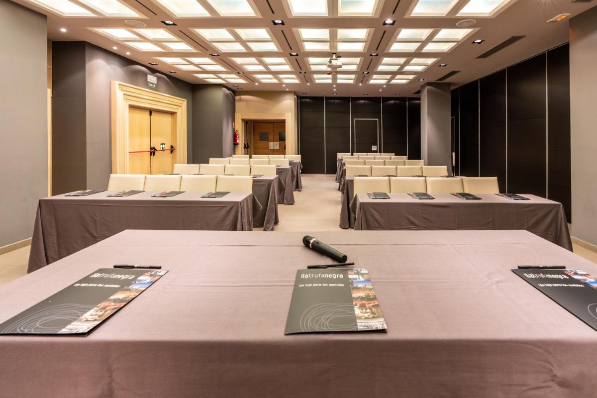 Zona business o sala de conferencias en Hotel La Trufa Negra