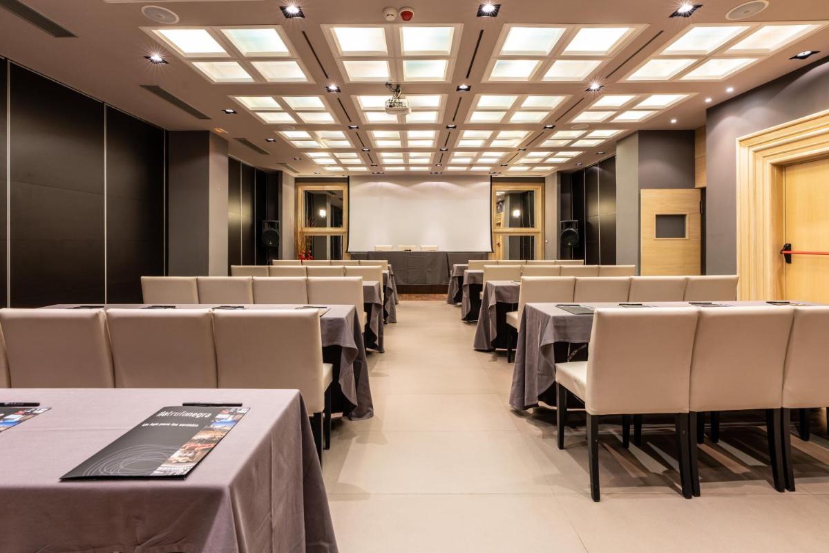 Zona business o sala de conferencias en Hotel La Trufa Negra