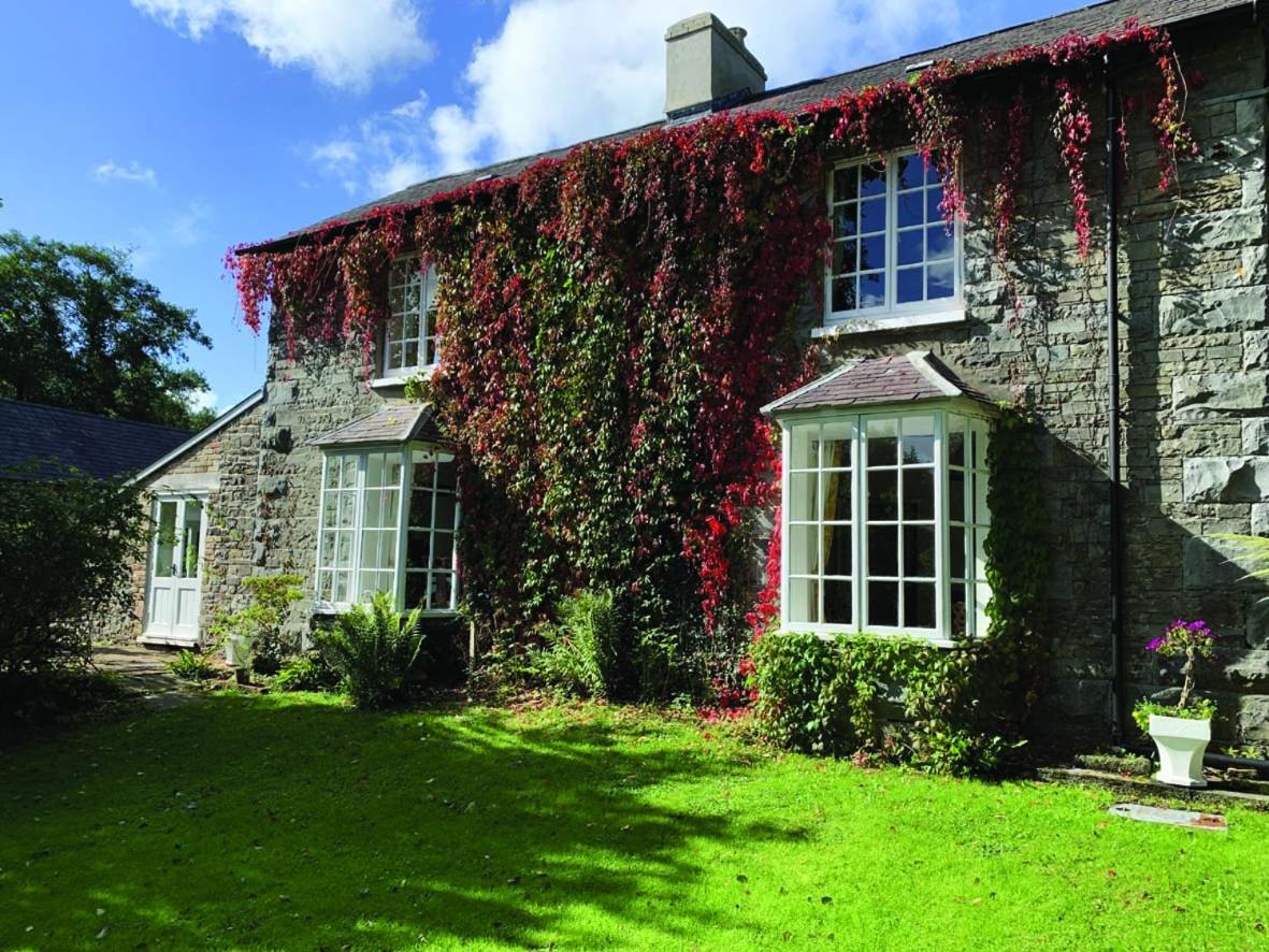 Suitetrails - Pontyclerc Farm House Bed and Breakfast