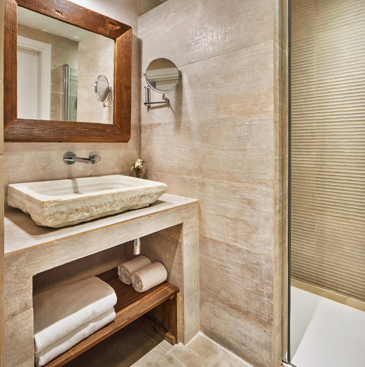 Un baño de Mas Salagros EcoResort & SPA