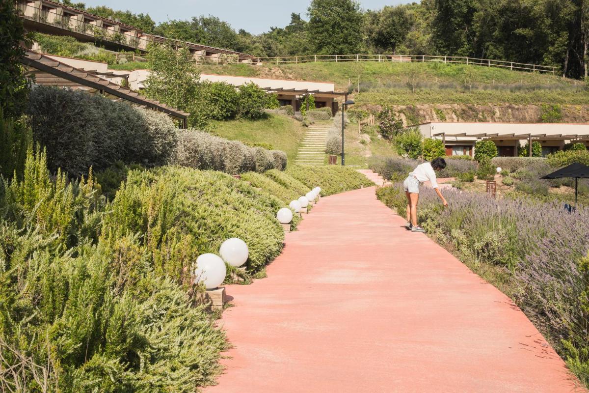 Jardín al aire libre en Mas Salagros EcoResort & SPA