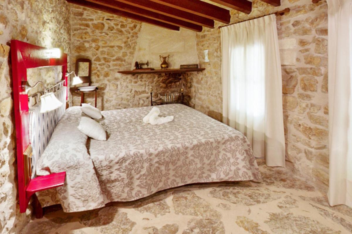 Charming House in Petra with Garden and Shared Pool - Housity