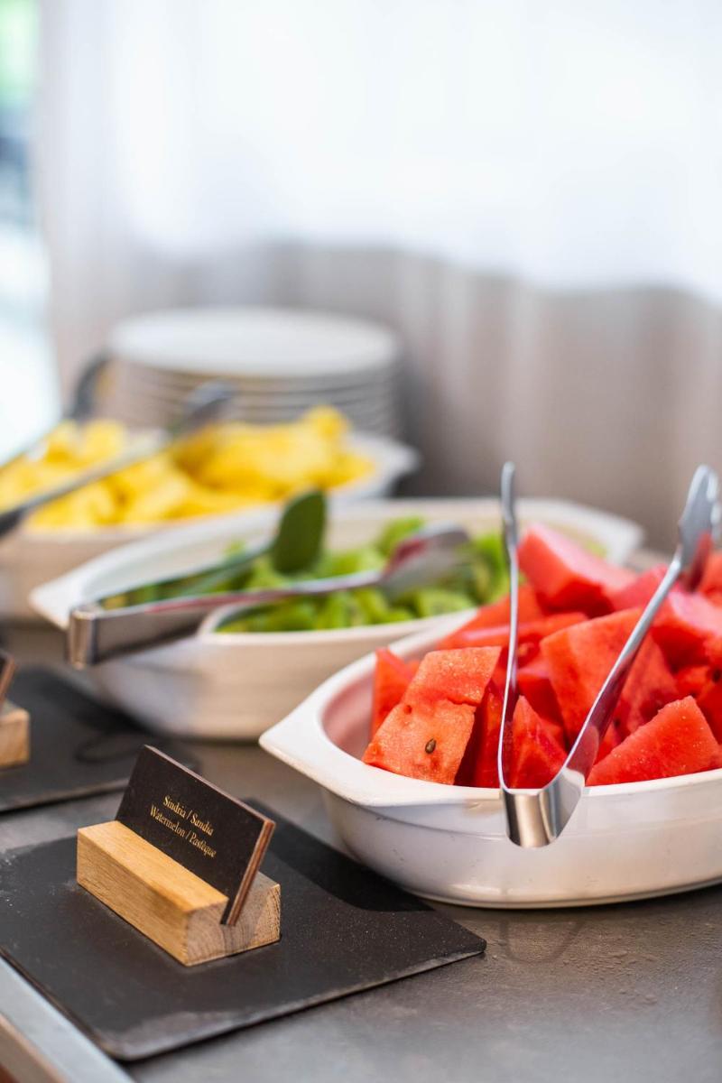Comida en o cerca de este hotel