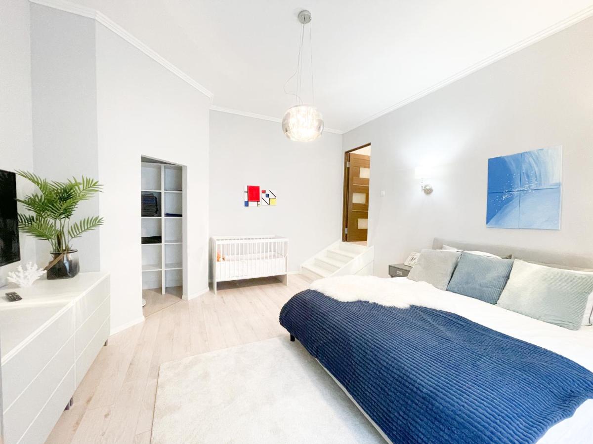 Downtown Deak-Ferris Wheel Luxury Home - Housity