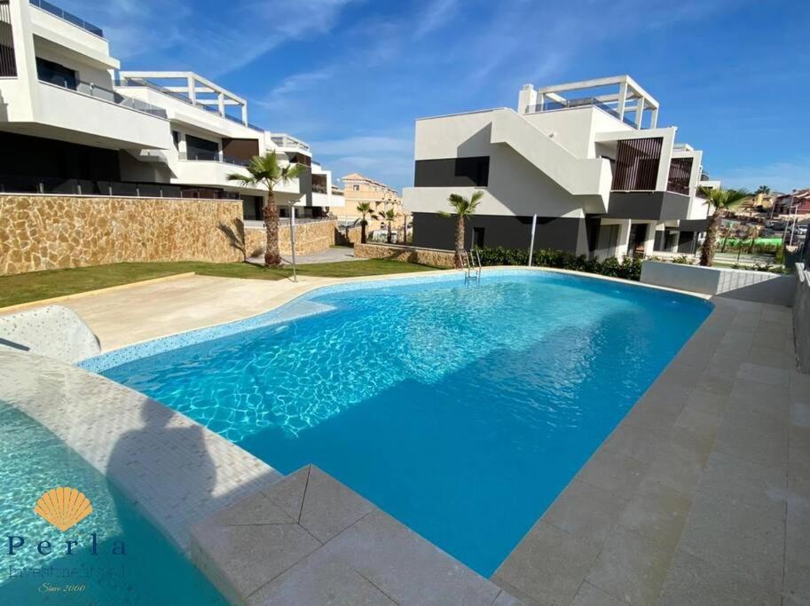Beautiful new south facing bungalow with large terrace - Housity