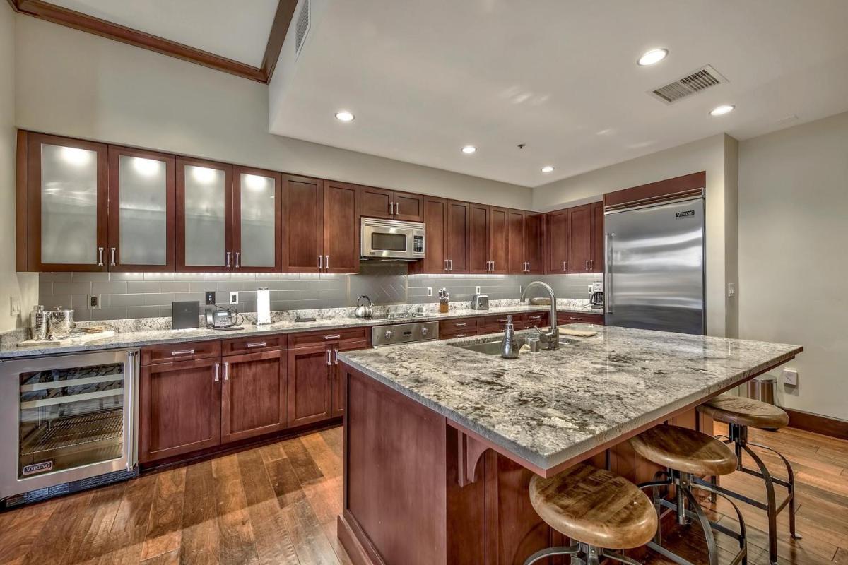 Summer Sale- 2 Bedroom At Constellation Residences Condo - Housity