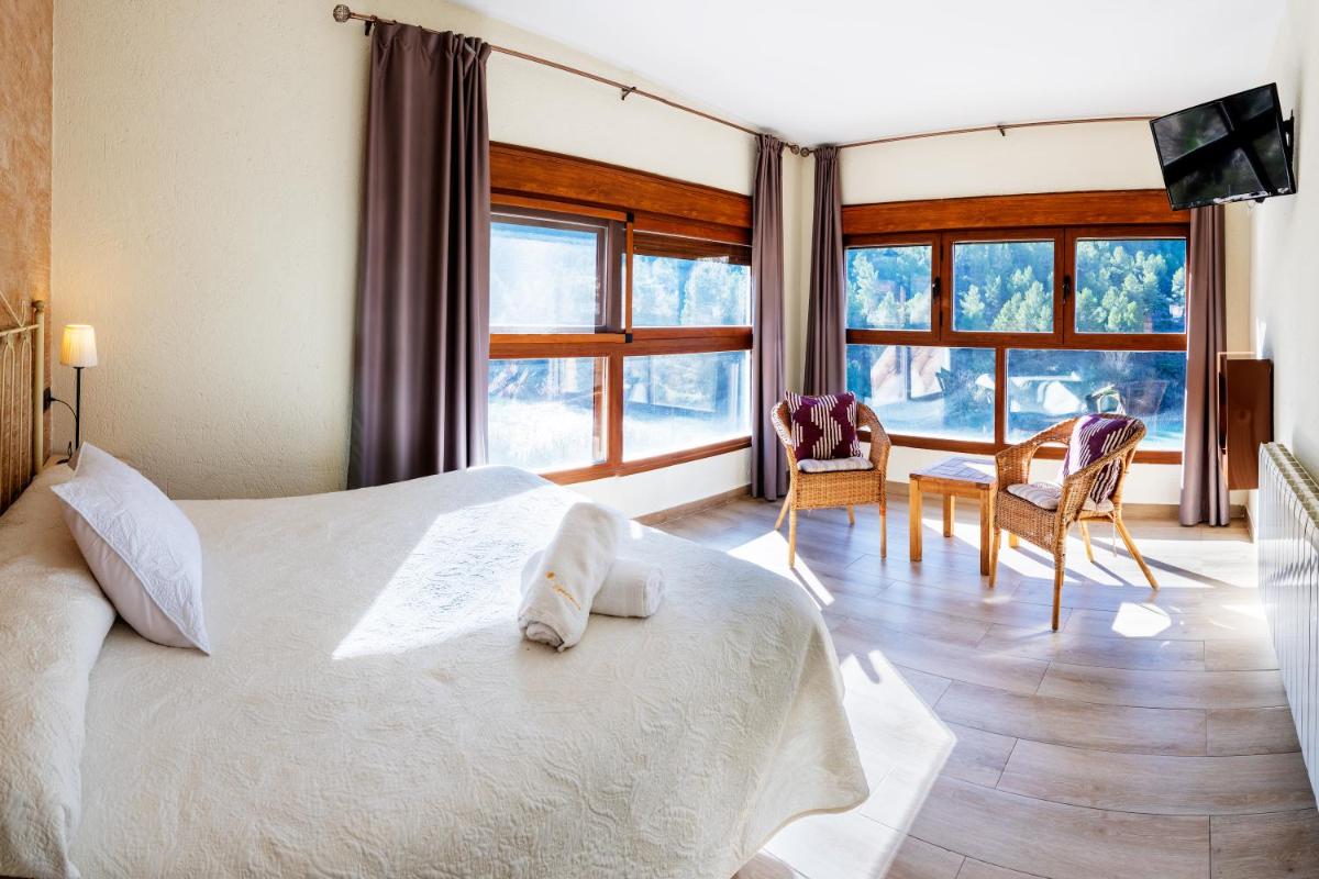 Hostal Avenjúcar - Housity