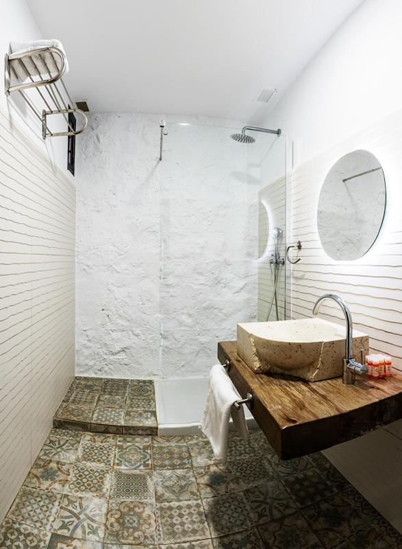 Hostal Avenjúcar - Housity