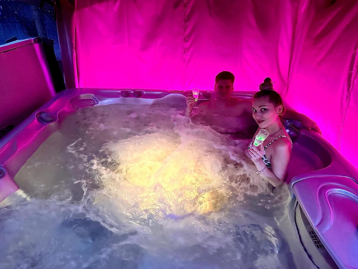 Romantic room sauna jacuzzi - Housity