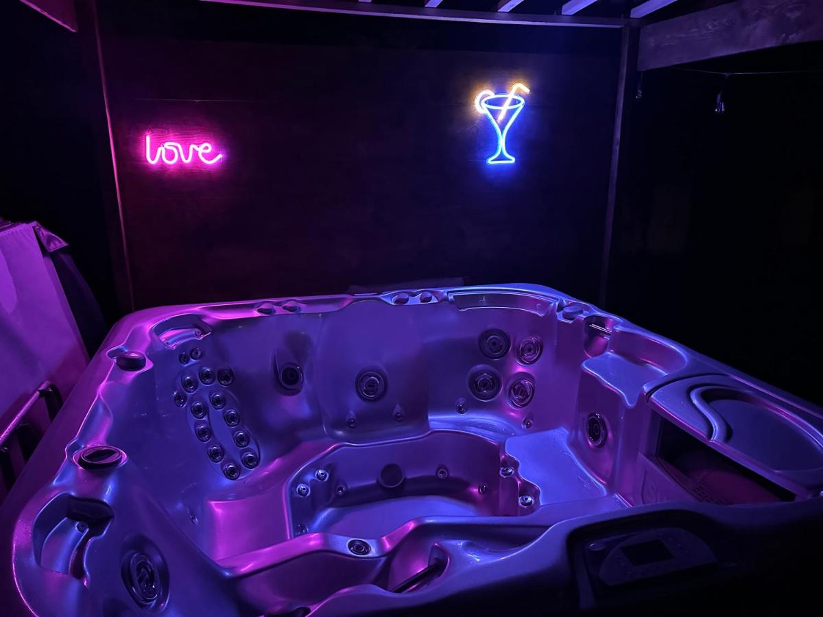 Romantic room sauna jacuzzi - Housity