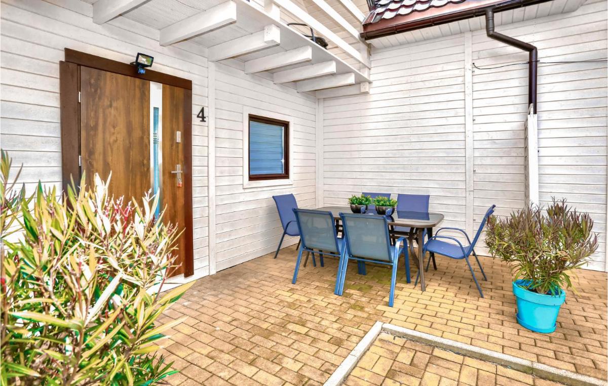 2 Bedroom Beautiful Home In Grzybowo - Housity