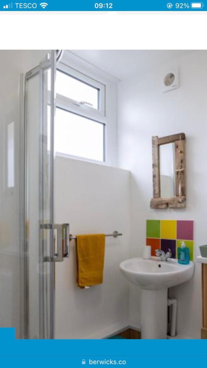 Cosy, Quiet bungalow, one minute from the beach. - Housity