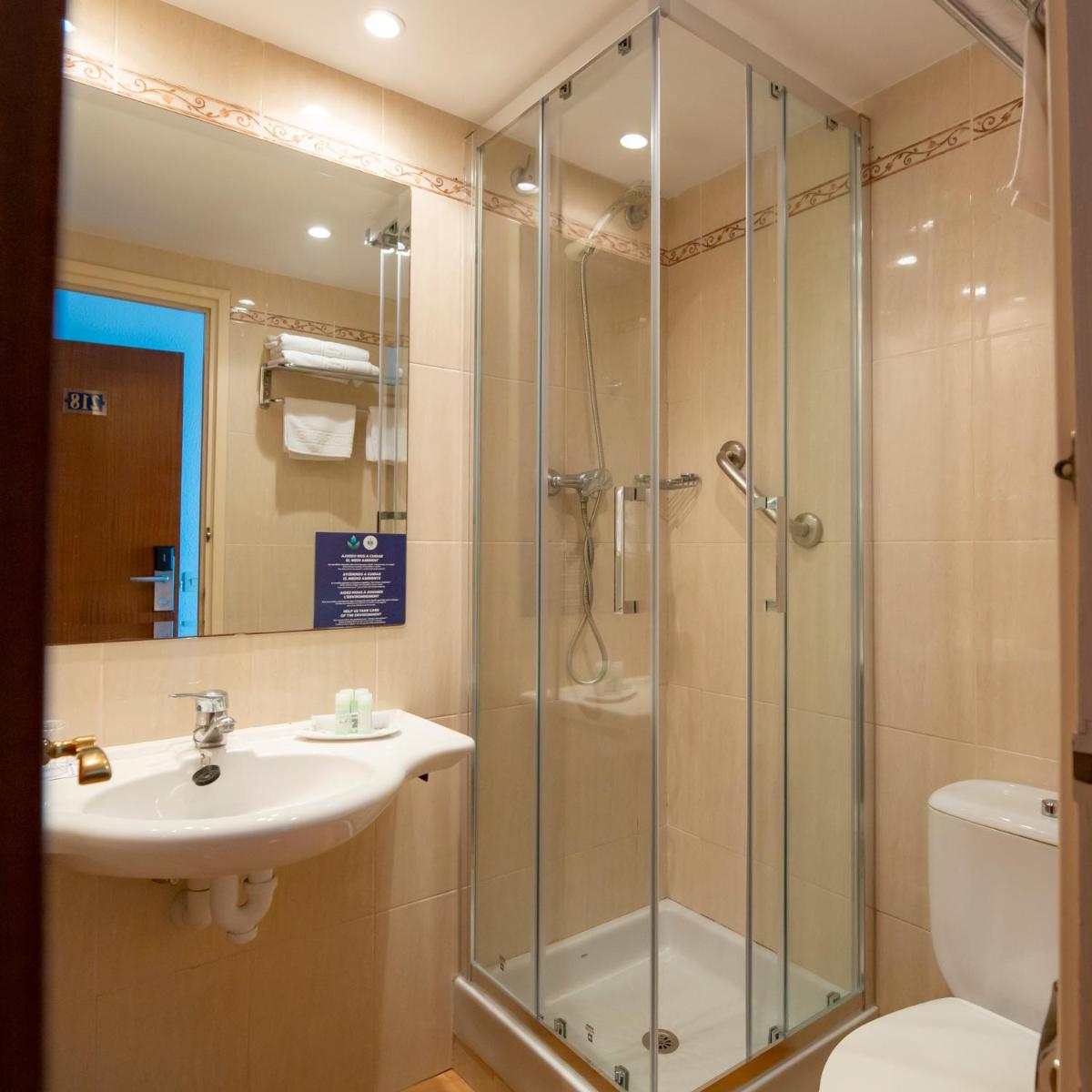 Hotel Risech - Housity