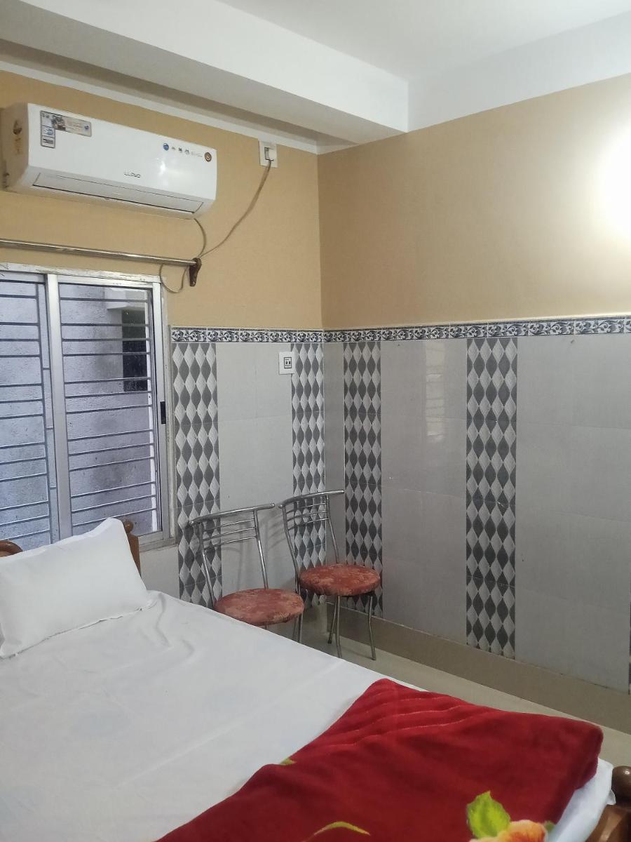 JHARNA INN - Housity